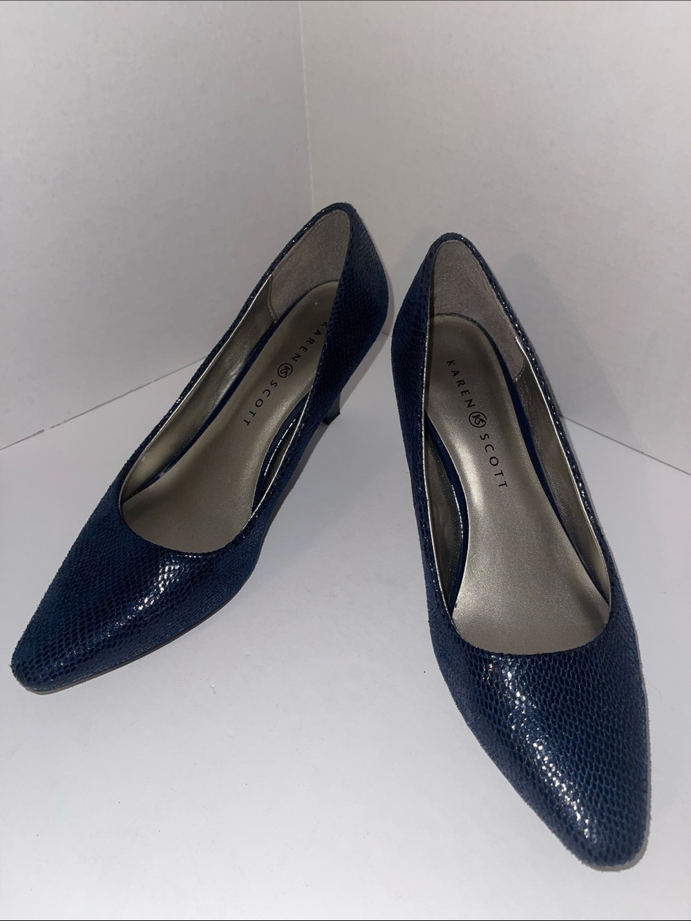 Karen Scott Navy Blue Pointed Toe Kitten Heel Pumps